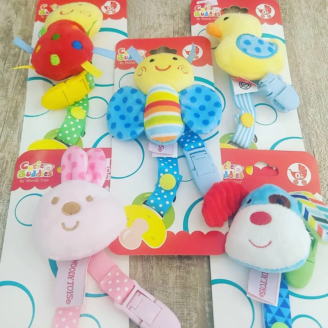 Accesorios para bebés - chupeteros y juguetes